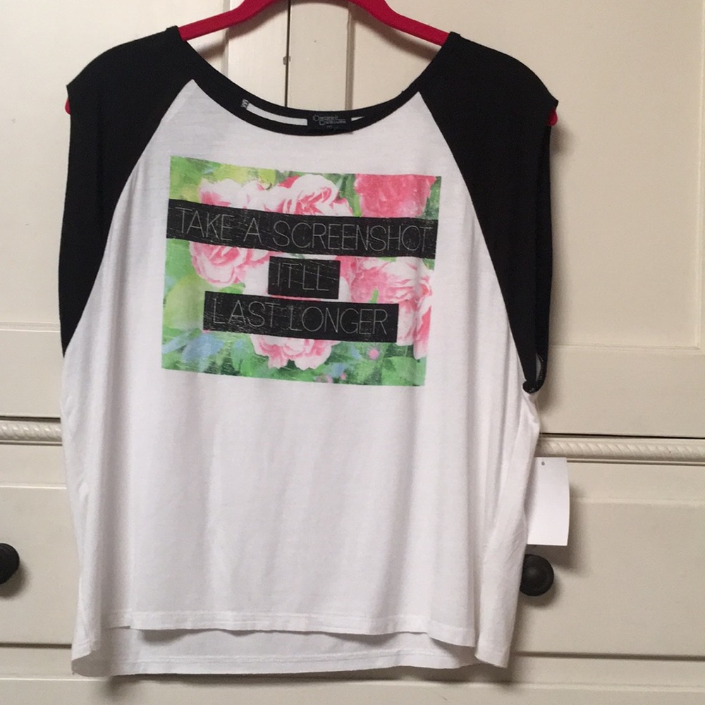 SUPER SOFT GRAPHIC TEE!